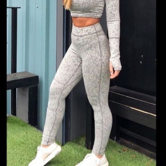 Gymshark Fleur Texture leggings - charcoal grey - Picture 2 of 5